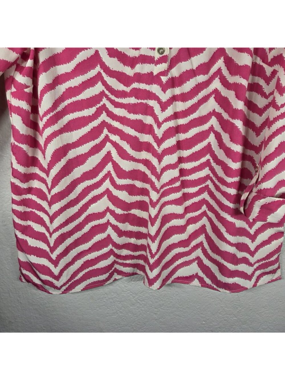 Caribbean Joe Pink Zebra Print Roll Tab Top Blouse Plus Size 1X V-Neck - Picture 6 of 14